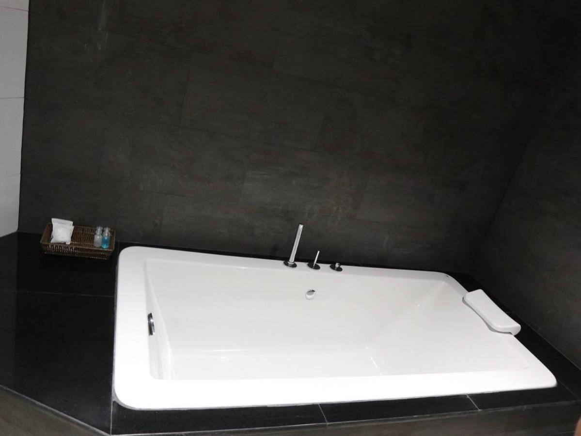 Srilamduan Hotel Sisaket Zewnętrze zdjęcie